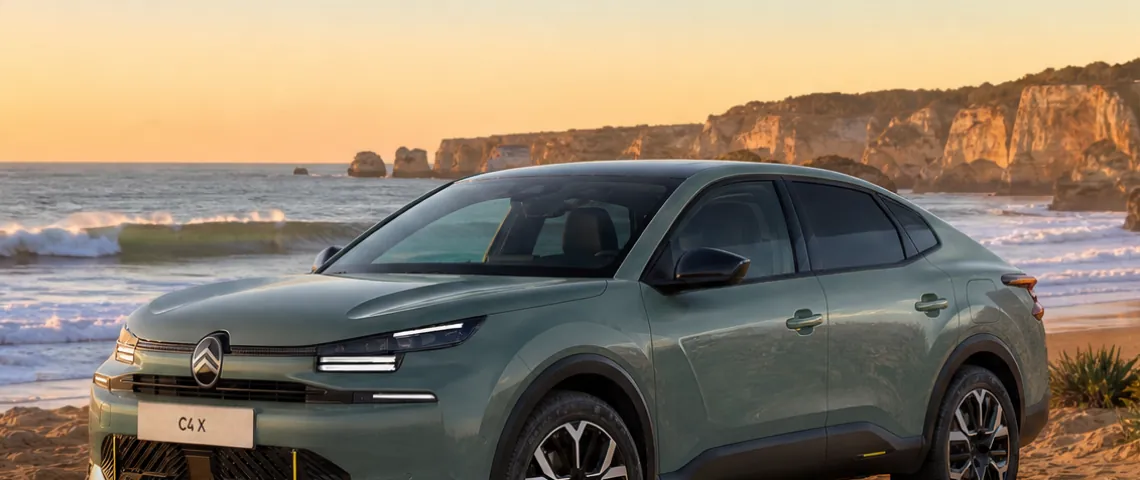 Citroën C4 X w kolorze szałwiowym